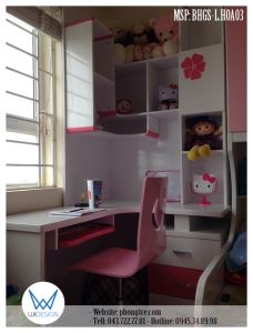 Bàn học góc trang trí bông hoa