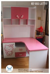 Bàn học chữ L liền tủ sách Hello Kitty và nơ xinh