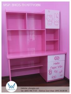 Bàn học trang trí Hello Kitty bên Melody và tên bé gái
