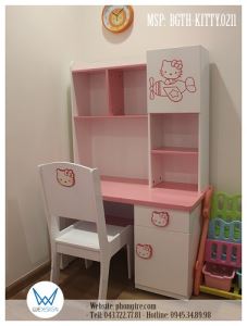Bộ bàn ghế tiểu học Hello Kitty lái máy bay có giá sách