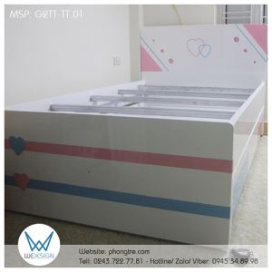 Giường 2 tầng thấp trang trí trái tim màu hồng và xanh
