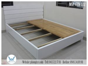 Giường ngủ gỗ tự nhiên màu trắng phong cách retro