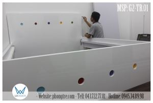 Giường ngủ màu trắng trang trí hình tròn sắc màu
