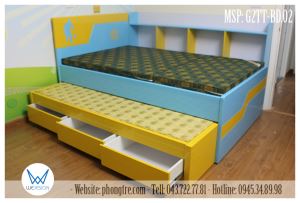 Giường tầng thấp có kệ sách chủ đề bóng đá
