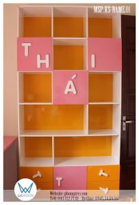 Kệ sách trang trí tên bé gái sắc màu dễ thương