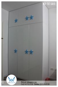 Tủ áo kịch trần tay nắm gỗ hình ngôi sao 