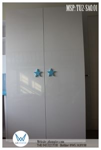 Tủ áo 2 cánh màu trắng trang trí tay nắm ngôi sao xanh