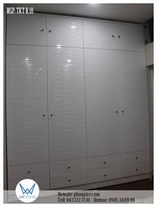 Tủ áo kịch trần màu trắng cánh soi kẻ ngang TKT-K.01