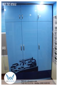 Tủ quần áo trẻ em trang trí ô tô đua phong cách